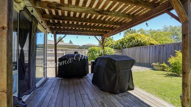 Building Photo - ~Beautiful Updated 4 Bed/2 Bath in Rohnert...