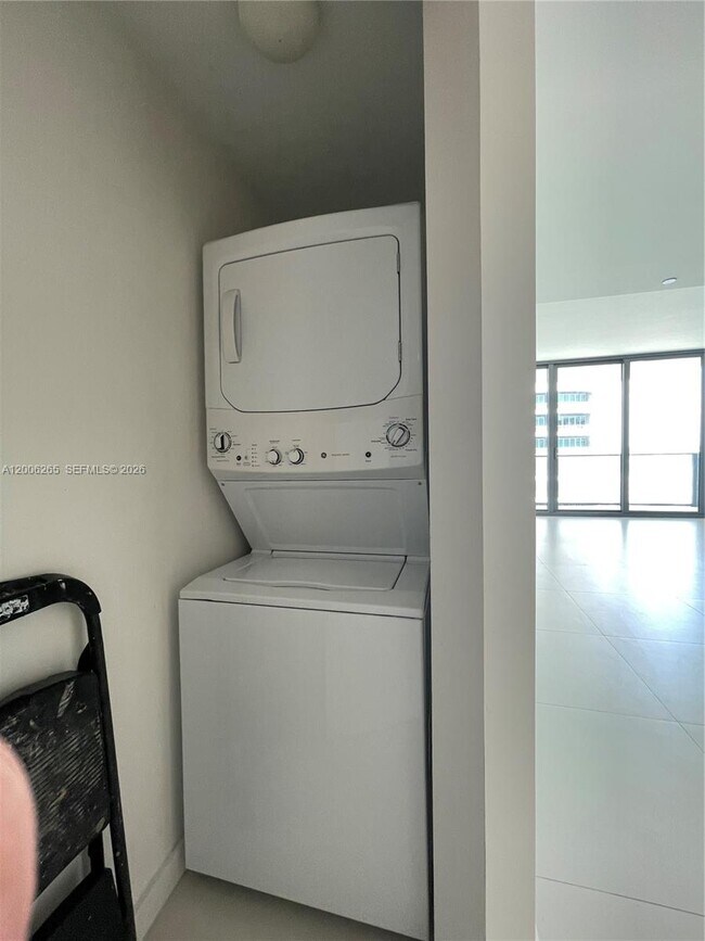 Building Photo - 1300 S Miami Ave