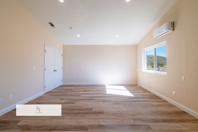 Building Photo - Stunning Remodeled Home in Walnut Valley U...