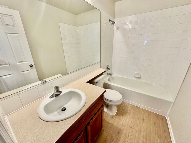 Building Photo - New on the market!