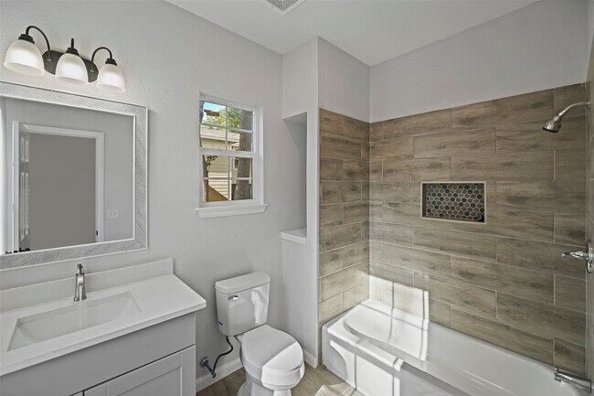 Building Photo - 17507 Wild Oak Dr