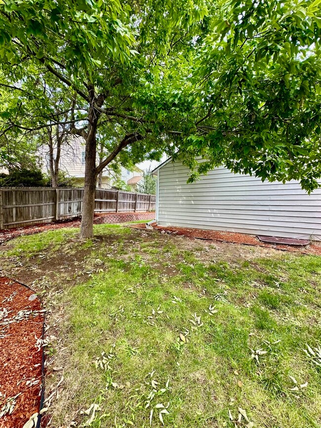 Building Photo - 4902 E Davies Dr