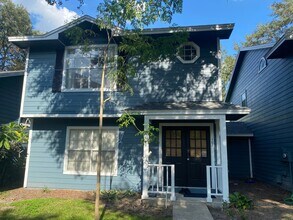 Building Photo - Spacious 3 Bedroom's, 2.5 bath condo in Lakeview Village.