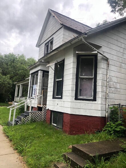 Building Photo - 103 E Prairie Ave