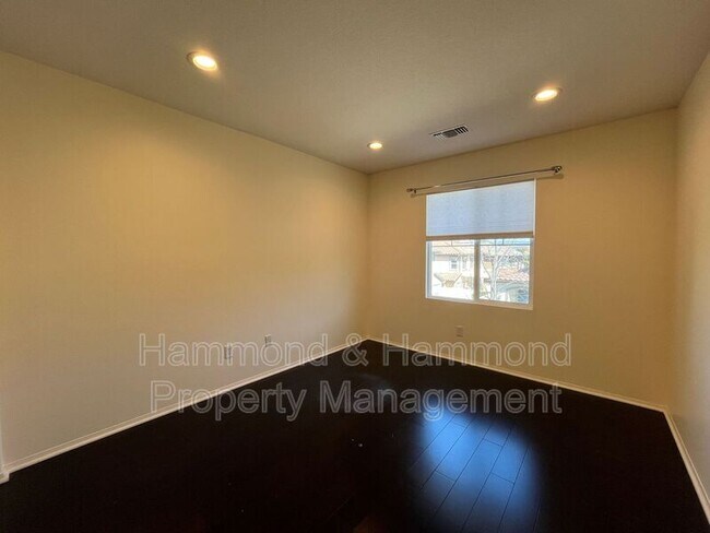 Building Photo - 3806 Cayman Ct