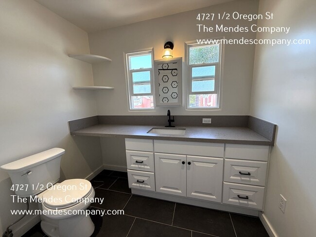 Building Photo - 4727 1/2 Oregon St.-