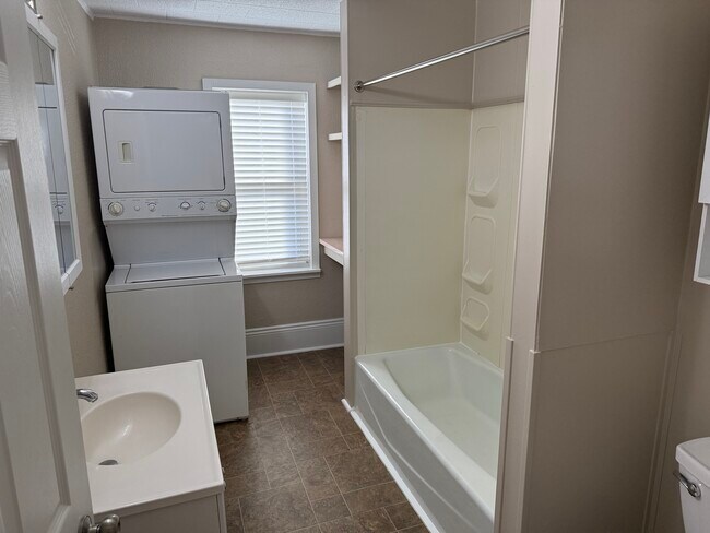 Building Photo - 1214 Cooper St