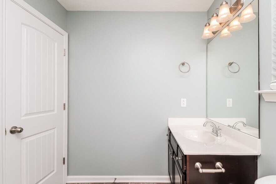 Building Photo - 2426 Salem Glen Xing