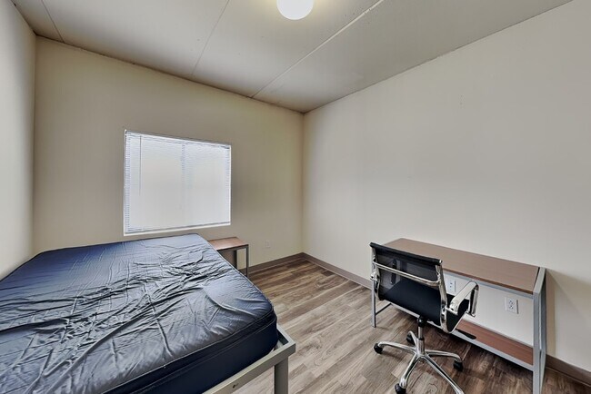Building Photo - 215 Stanton Ave