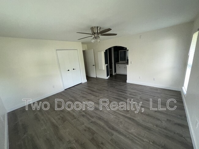 Building Photo - 5208 Mackleman Dr