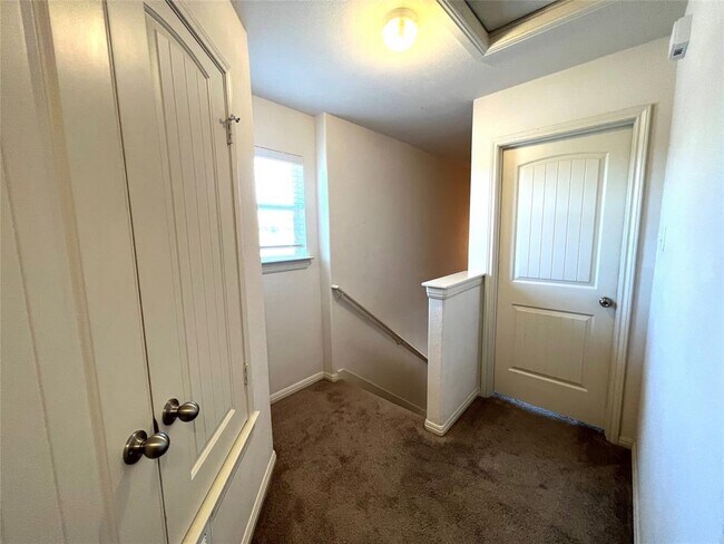 Building Photo - 801 Alamo Plaza Dr