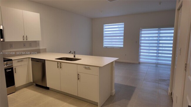 Building Photo - 2704 SE 26th Ave