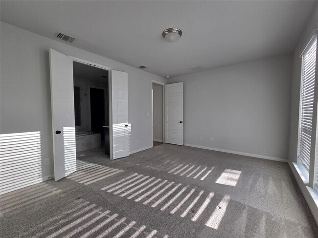 Building Photo - 221 Bauer Lp