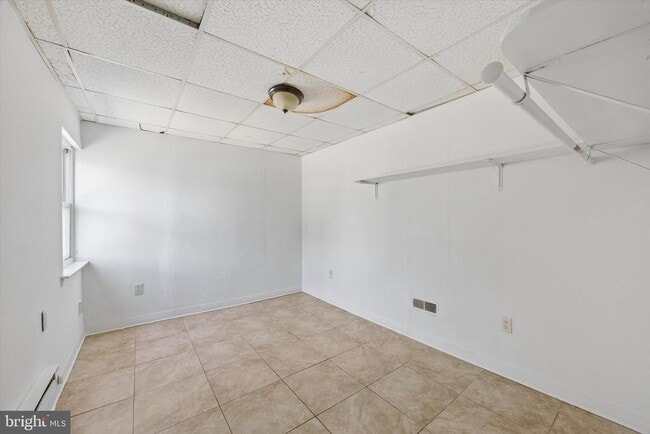 Building Photo - 909 Springfield Rd