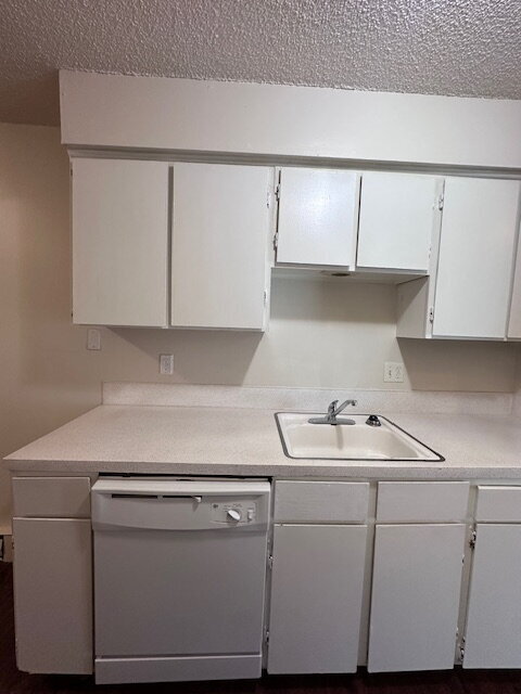 Building Photo - First Floor One Bedroom Unit Near Transportation