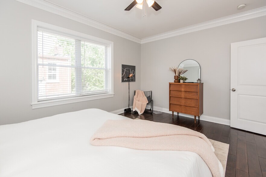 Building Photo - 2015 McNair Ave