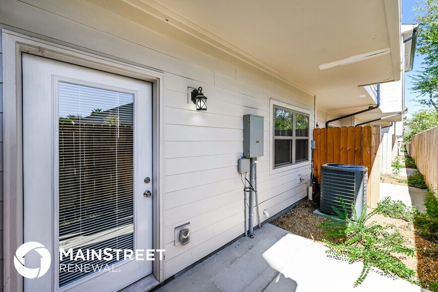 Building Photo - 104 Hartsville Ct