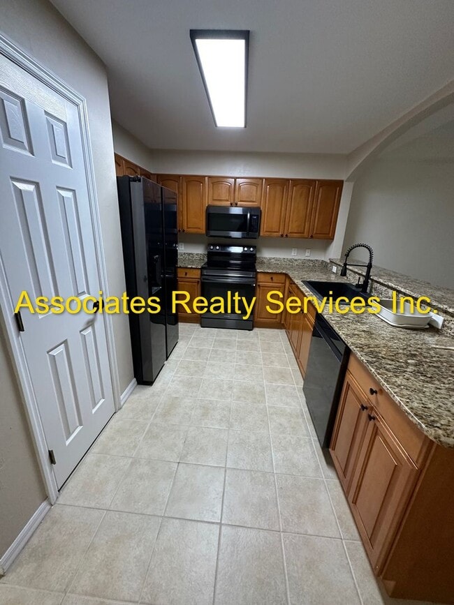 Building Photo - LOOK! Hot on the market! Spacious 2 bedroom condo in Mallorca Square! LOOK!