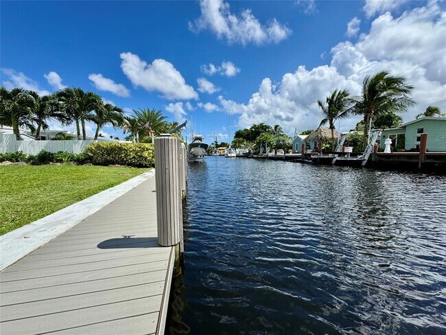 Building Photo - 1008 Mango Isle