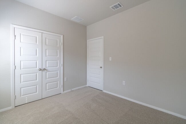 Building Photo - 234 Heritage Ml Trl
