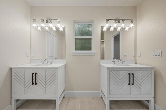 Building Photo - 825 W Walker St