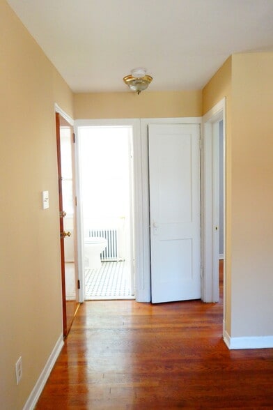 Building Photo - 8400 Greenwood Ave