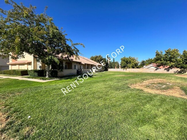 Primary Photo - 1601 Cactus Dr