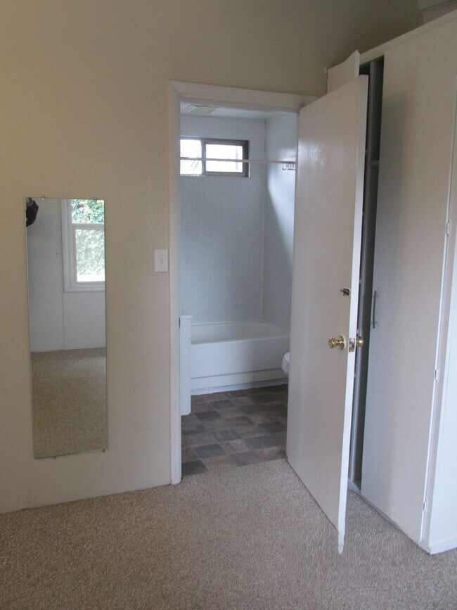 Building Photo - 1804 Hassler Ln