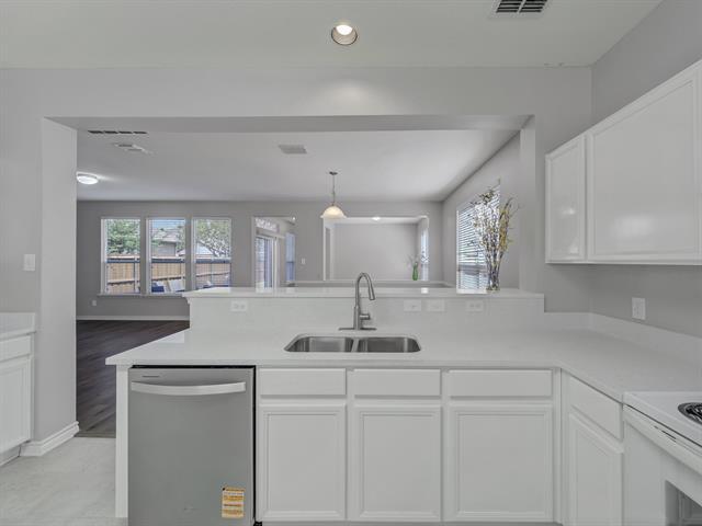 Building Photo - 7120 Wind Row Dr