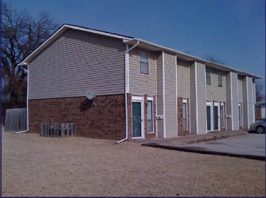 Primary Photo - Shawnee and McLoud Apts