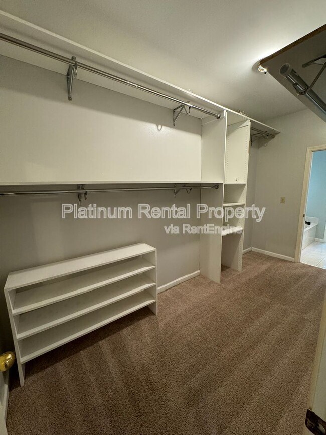 Building Photo - 1702 Stonegate Way SW