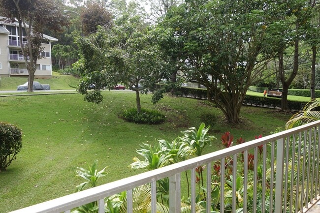 Building Photo - 2 bedroom, 1 bath, 2 parking in Waikalani Woodlands