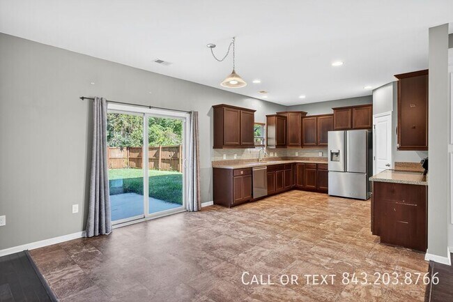 Building Photo - 165 Weeping Cypress Dr