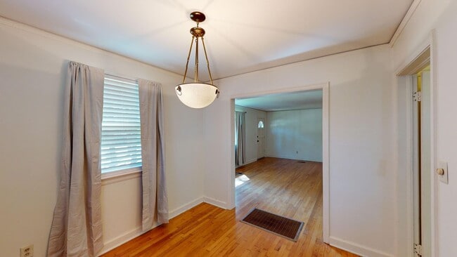 Building Photo - Cute 3 bedroom, 1 bath home tucked in a quiet cul-de-sac