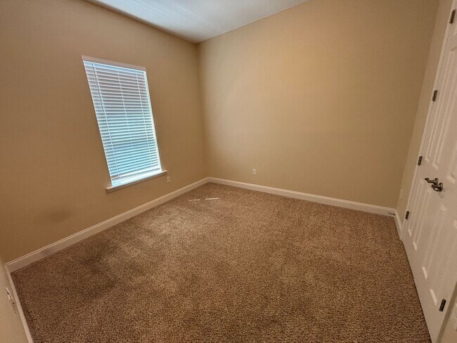 Building Photo - Spacious 4BR/3BA Home with 3-Car Garage, Bonus Office & Covered Patio in St Johns!
