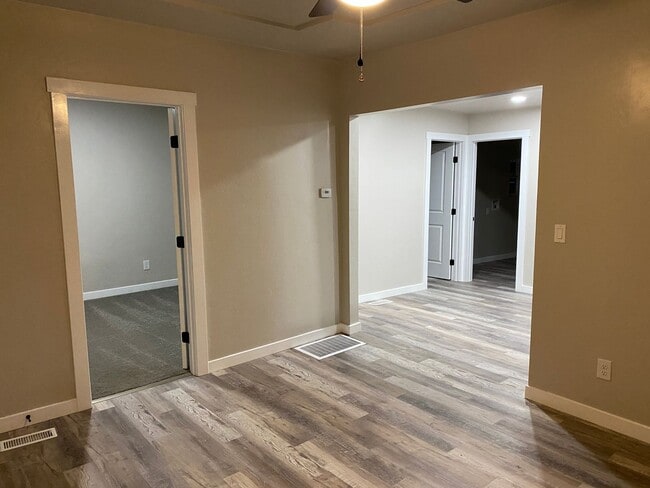 Building Photo - Remodeled 2 Bedroom 1 Bathroom House **Available NOW**