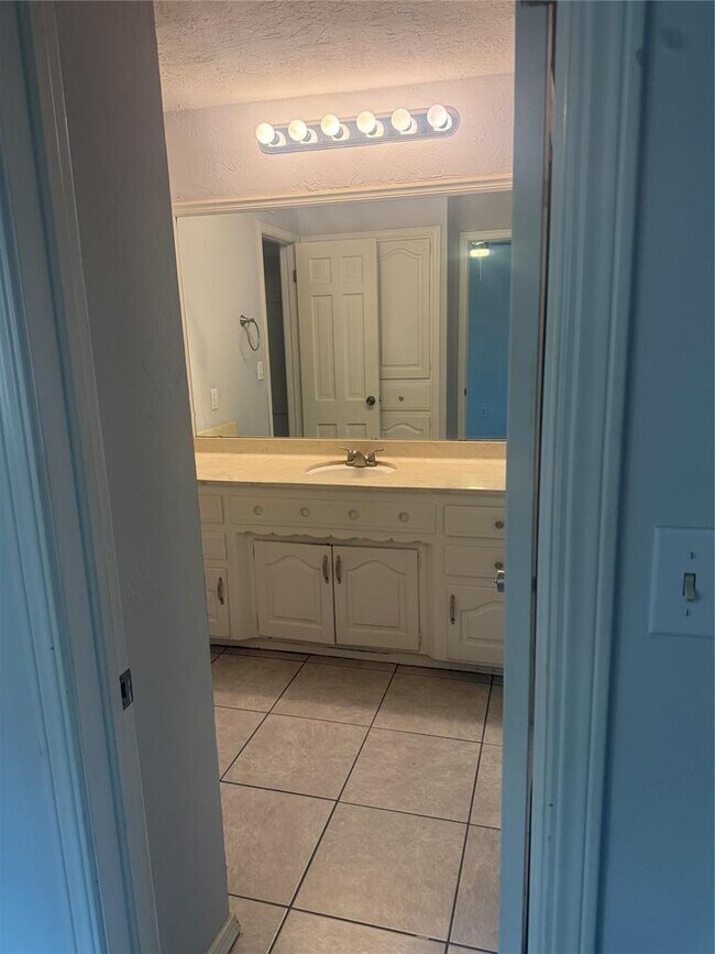 Building Photo - 2248 Laneway Dr