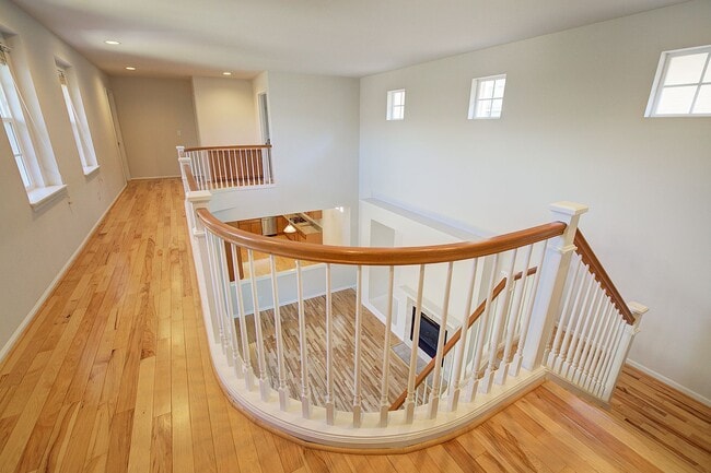 Building Photo - 3Bd/2.5Ba Redmond Home
