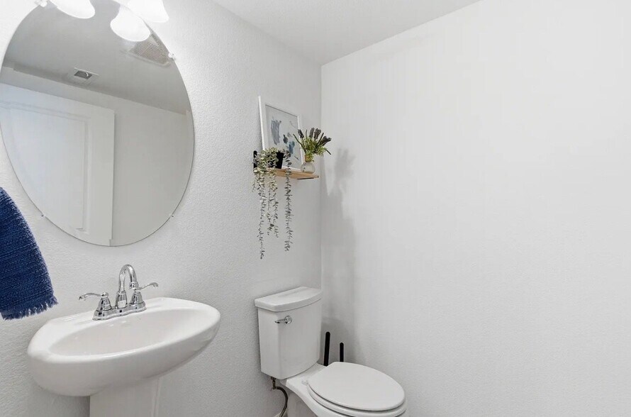 Building Photo - 1928 Rosen Dr