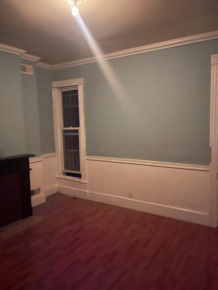 Building Photo - 841 Hollins St