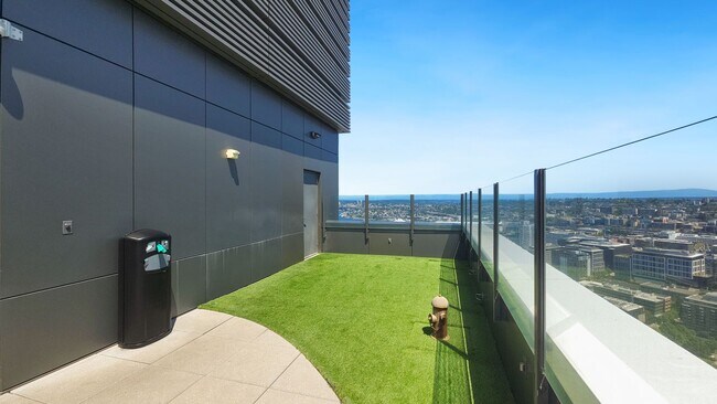 Building Photo - Luxury 1 Bed • 1 Bath at Spire Condominiums