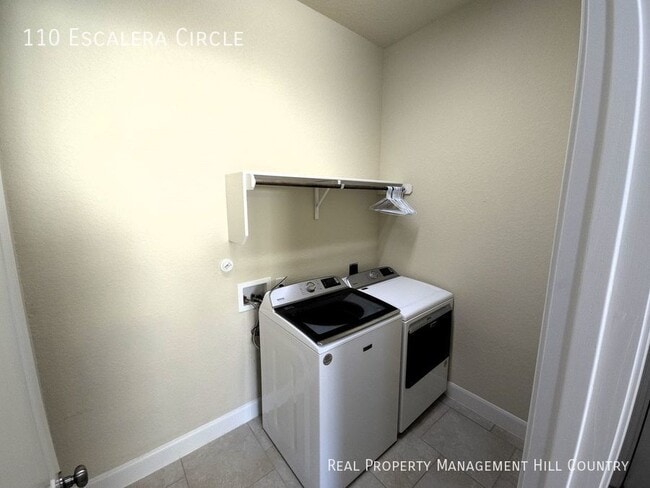 Building Photo - Luxurious Living in a Gated Community - 4 ...