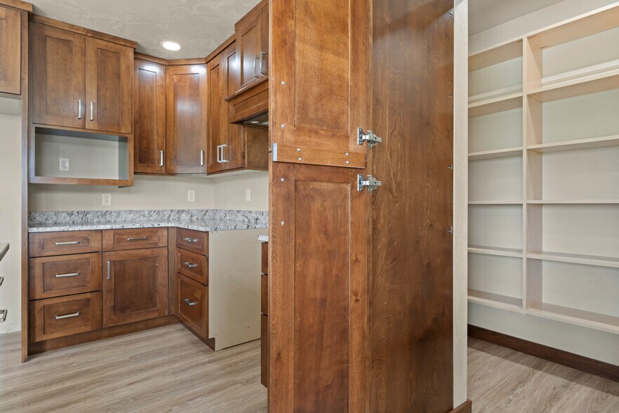 Building Photo - 5373 Pasture Ct