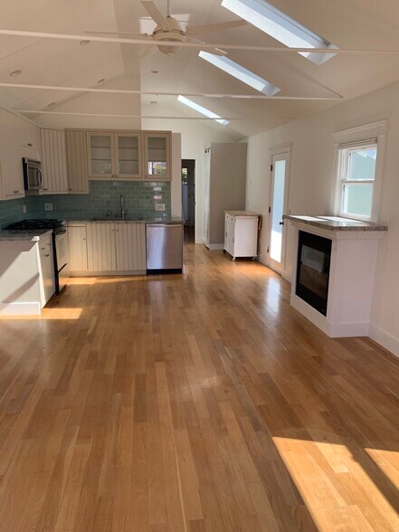 Building Photo - 1328 Electric Ave