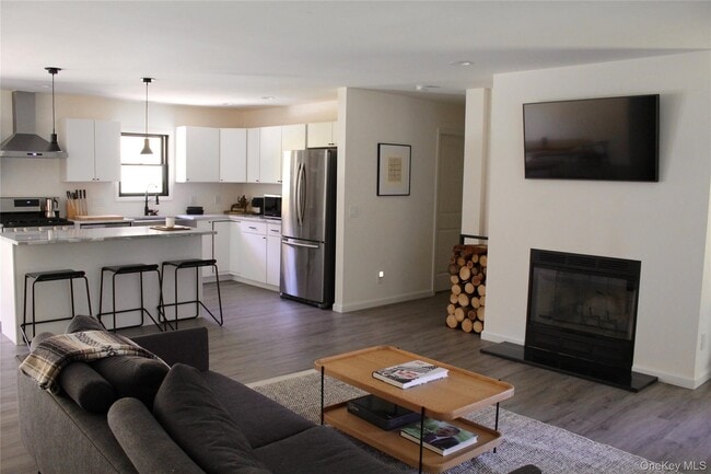 Building Photo - 3 Spruce Hl