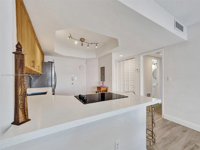 Building Photo - 1351 NE Miami Gardens Dr