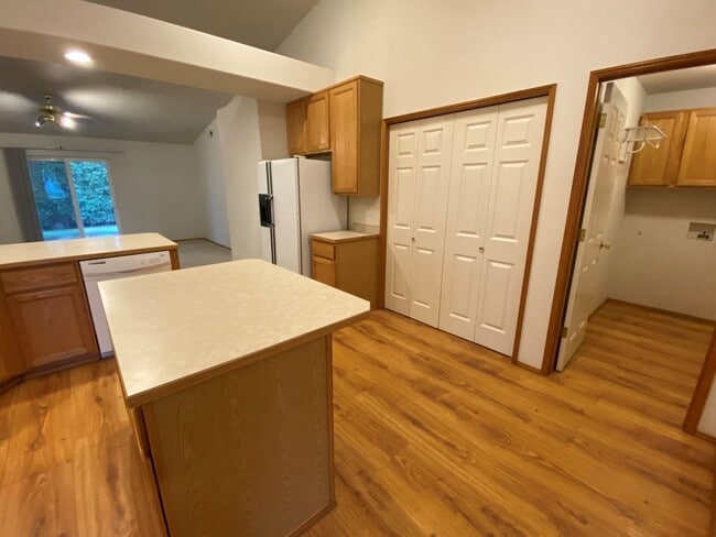 Building Photo - 8807 W Bonnie Ave