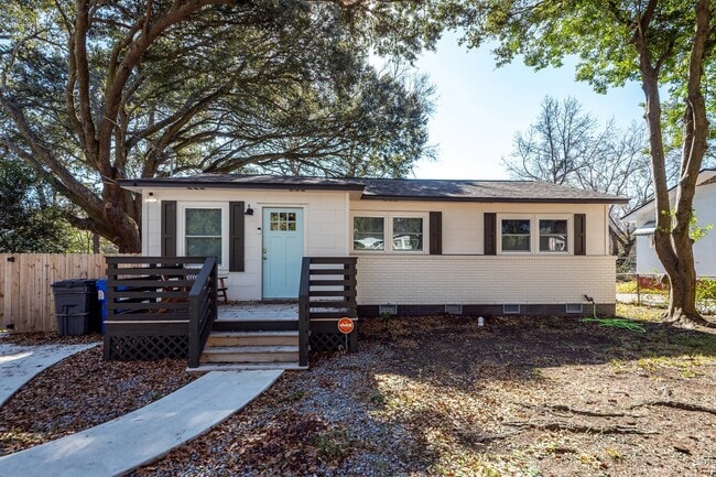 Building Photo - 1511 Larry St