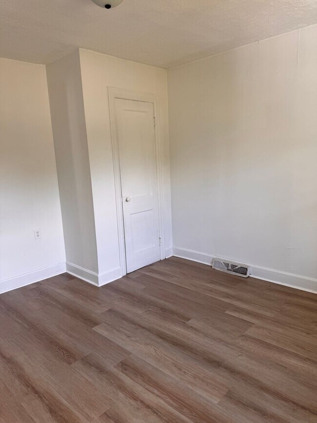 Building Photo - 4641 Shula Dr