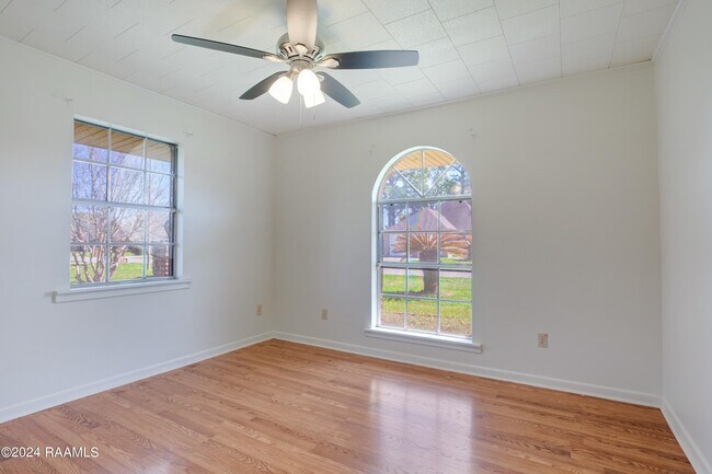 Building Photo - 512 Monarch Dr